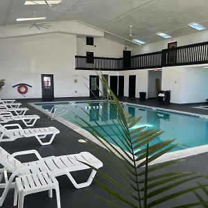 Alliance Hotel & Suites, A Howard Johnson By Wyndham